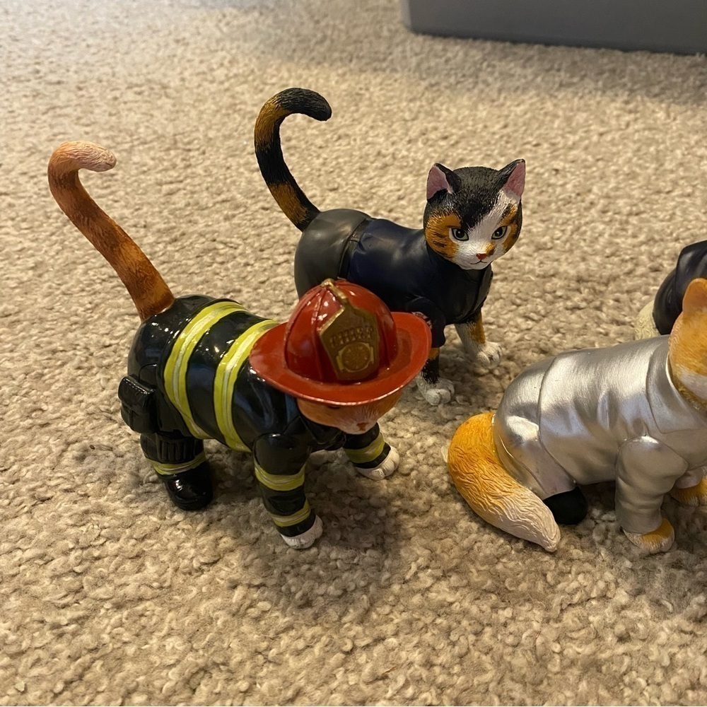 "Furr-ever Firefighter" Cat Figurine Collection Hamilton Collection Astronaut - Picture 2 of 9